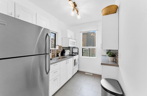 Upper Beaches Maison | Charming 1-bedroom house with AC, 5 mins to the beach, Fast Wifi