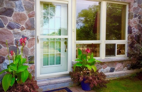 Cressy Appartement | Welcome to Sunset View – Your Lakeside Retreat in Prince Edward County