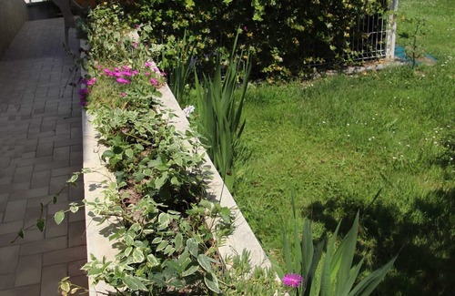 Lahosse Maison | Homerez - Cozy House with Garden in Lahosse