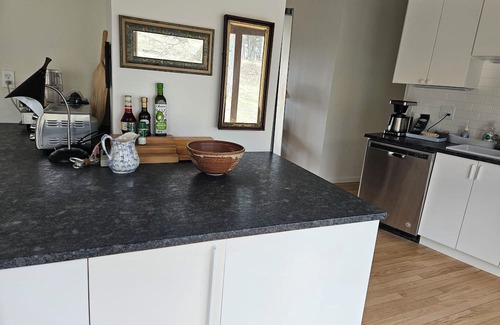Cragsmoor Maison | A spectacular Shawangunk vista in a beautifully renovated chalet on a lush lawn.