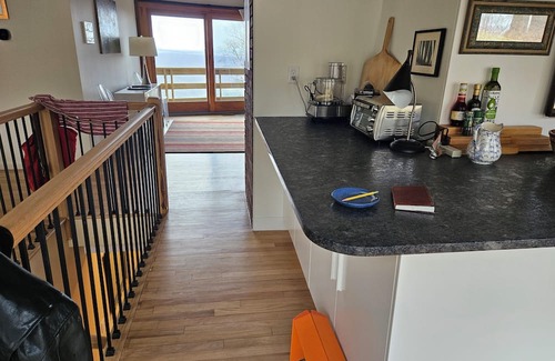 Cragsmoor Maison | A spectacular Shawangunk vista in a beautifully renovated chalet on a lush lawn.
