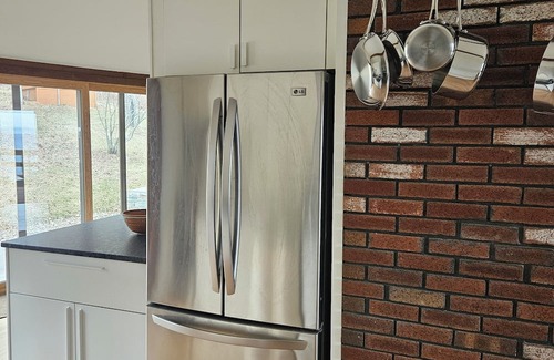 Cragsmoor Maison | A spectacular Shawangunk vista in a beautifully renovated chalet on a lush lawn.