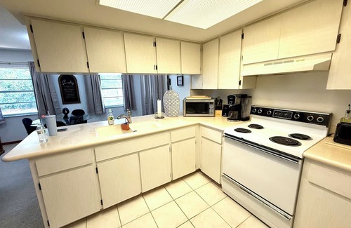 Spring Hill Maison | Charming 3-bedroom house with WiFi and AC in delightful Spring Hill