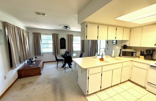 Spring Hill Maison | Charming 3-bedroom house with WiFi and AC in delightful Spring Hill