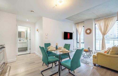 Old Montreal Appartement | Sleeps 6 - Old Port - Indoor Parking