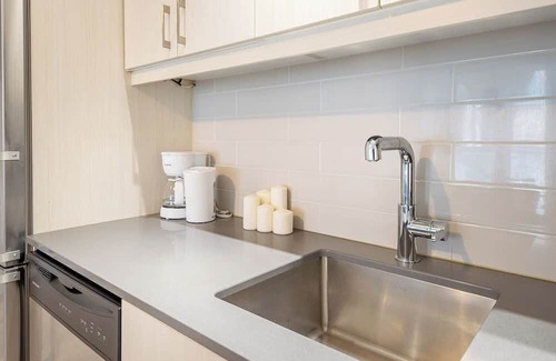 Old Montreal Appartement | Sleeps 6 - Old Port - Indoor Parking