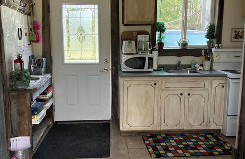 Cochrane Cabine | Small Vintage Ranch Accomidation