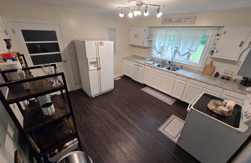 Bath Maison | This 3 bedroom 1 bathroom brick ranch is located between Aiken and Augusta.