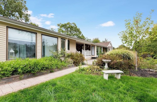 Monroe Maison | 5BR Home with Sauna & Pool Hot tub Fire pit