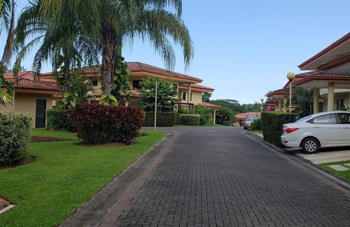 Tarcoles Maison | Cozy newly renovated 2-bedroom house 10 mins from the beach!