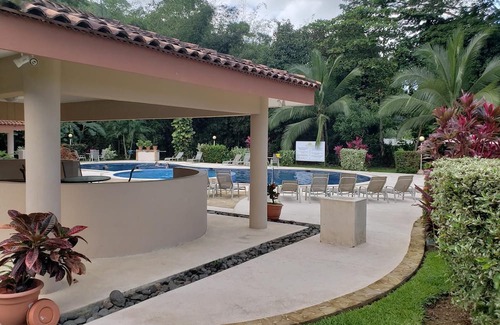 Tarcoles Maison | Cozy newly renovated 2-bedroom house 10 mins from the beach!