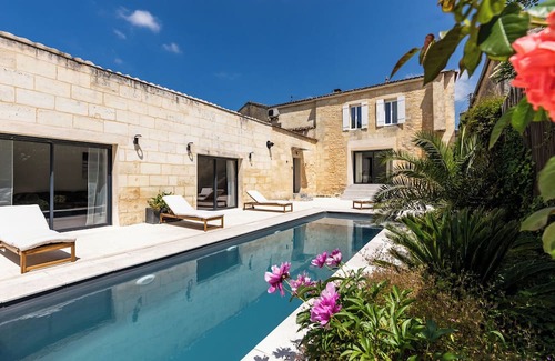 Gauriac Maison | La Girondine - Pool, billiards, vineyards and estuary