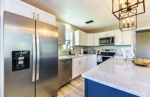 Long Mott Cabine | Bleu Bayou ~ Quiet Waterfront River Retreat w/Private Dock and Ramp