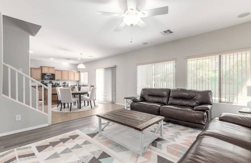 Royal Ranch Maison | Spacious 4 Bedroom Home with Pool / Game room