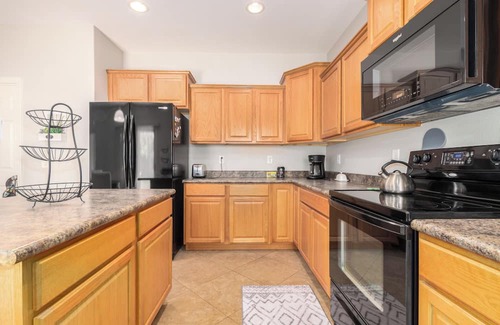 Royal Ranch Maison | Spacious 4 Bedroom Home with Pool / Game room