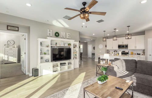 Buckeye Maison | This house is a 3 bedroom(s), 2 bathrooms, located in Buckeye, AZ.