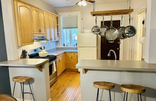 Lakeview Appartement | Mid-Century Modern 2 BD APT | Walk to Wrigley