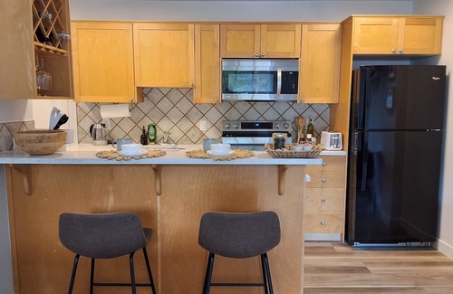 Lower Mount Royal Copropriété | Chic Apt Near Stampede