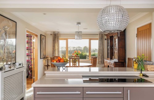 Broughton Maison | Perfect family getaway in the stunning Test Valley with a swimming pool!