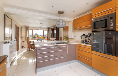 Broughton Maison | Perfect family getaway in the stunning Test Valley with a swimming pool!