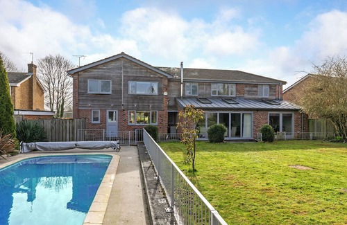 Broughton Maison | Perfect family getaway in the stunning Test Valley with a swimming pool!