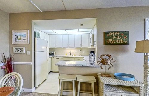 North Ocean City Copropriété | Beachfront Retreat w/Unparalleled Views, Balcony, W/D, Shared Pools, Gym, WiFi