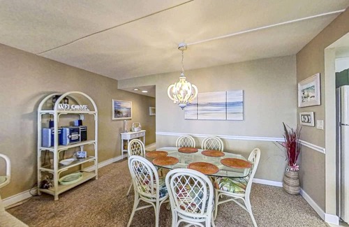 North Ocean City Copropriété | Beachfront Retreat w/Unparalleled Views, Balcony, W/D, Shared Pools, Gym, WiFi