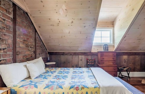 Coxsackie Autre | Explore the Woodland Areas at Circa 1804 Farmhouse
