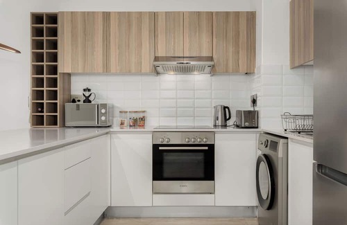 Flora Park Appartement | Modern Greenpoint Getaway