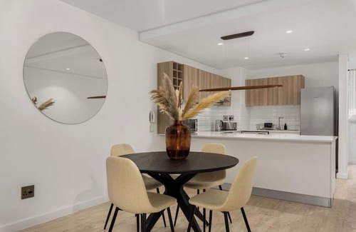 Flora Park Appartement | Modern Greenpoint Getaway