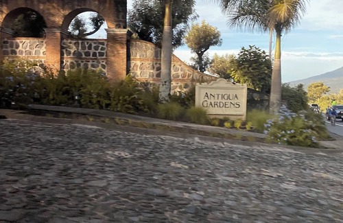 Alotenango Maison | Antigua Gardens nSpacious 4-bedroom house in enchanting Alotenango with WiFi