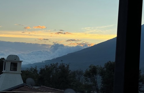 Alotenango Maison | Antigua Gardens nSpacious 4-bedroom house in enchanting Alotenango with WiFi