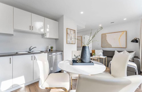 Niagara Falls Appartement | NEW Stylish 2BR Suite | 7 Mins to Falls | Sleeps 6