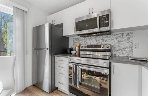 Niagara Falls Appartement | NEW Stylish 2BR Suite | 7 Mins to Falls | Sleeps 6