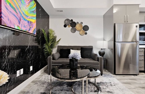 Niagara Falls Appartement | Stylish 2BR Suite Located 7 Mins From the Falls and Sleeps 6 guests