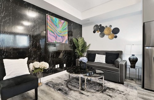Niagara Falls Appartement | Stylish 2BR Suite Located 7 Mins From the Falls and Sleeps 6 guests