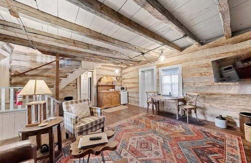 Augusta Cabine | Rustic Augusta Cabin by StayLage