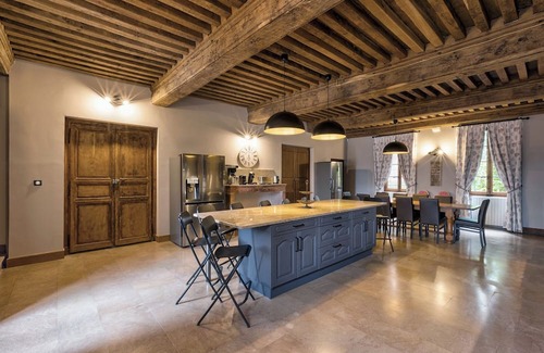 Cuisery Maison | Chateau rental in Burgundy with 10 bedrooms in France