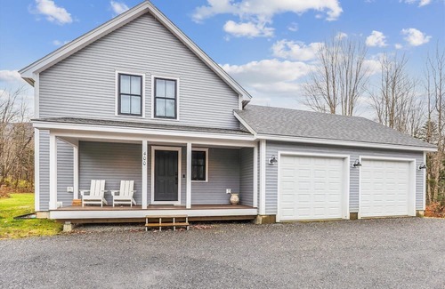 Stowe Hollow Maison | Streamside Hollow: 3 br w/fireplace, firepit, & garage!