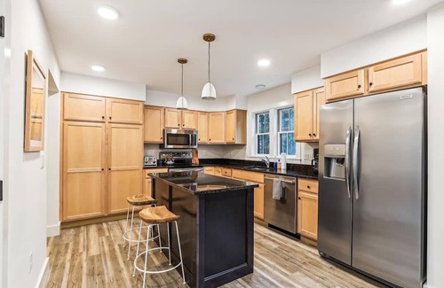 Stowe Hollow Maison | Streamside Hollow: 3 br w/fireplace, firepit, & garage!