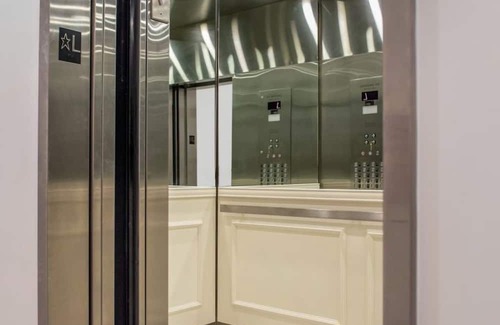 Garment District Maison | Stunning Room: Comfy King Bed, Unique Decor - NYC Hub