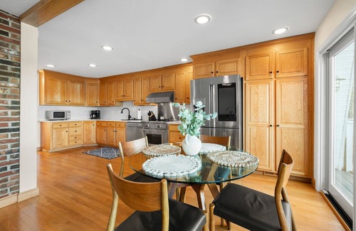 Salem Maison | Breathtaking lake views 15 mins from Mohegan Sun