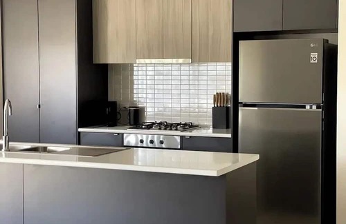 Lloyd Appartement | Welcome to our stylish 3BR villa, perfect for a city escape.