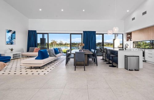 Tamborine Maison | Luxury Lakefront Getaway | 6BR Home w/Pool & Cinema