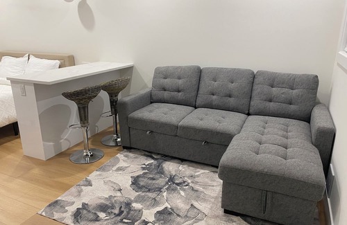 Newton Appartement | Calm Corner Retreat: Calm Escape