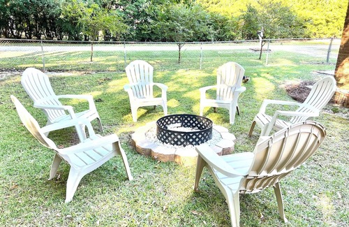 Buies Creek Maison | The Oasis. Cozy 3-bed house 1 mile to Campbell University. WiFi
