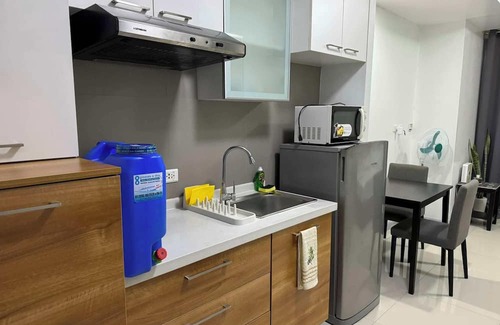 Kapitolyo Copropriété | Cozy Studio in Mandaluyong with Modern Amenities, Free Pool & Gym Access.
