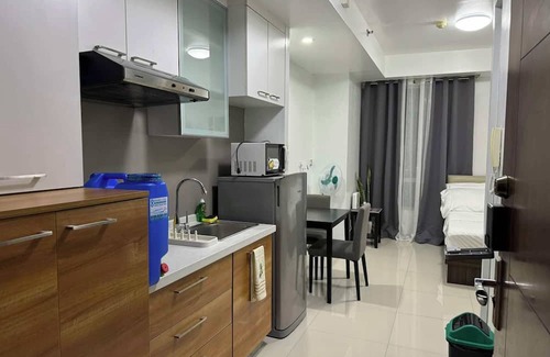 Kapitolyo Copropriété | Cozy Studio in Mandaluyong with Modern Amenities, Free Pool & Gym Access.