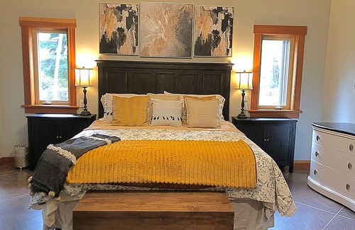 Central Saanich Autre | 5 Bedroom Seabrook Farmhouse, Hot Tub and Swimming Pool 3 min-Butchart Gardens