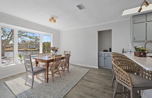 Old Ponte Vedra Beach Maison | VIEWS! Newly renovated single family home on cul de sac with pool close to beach access!